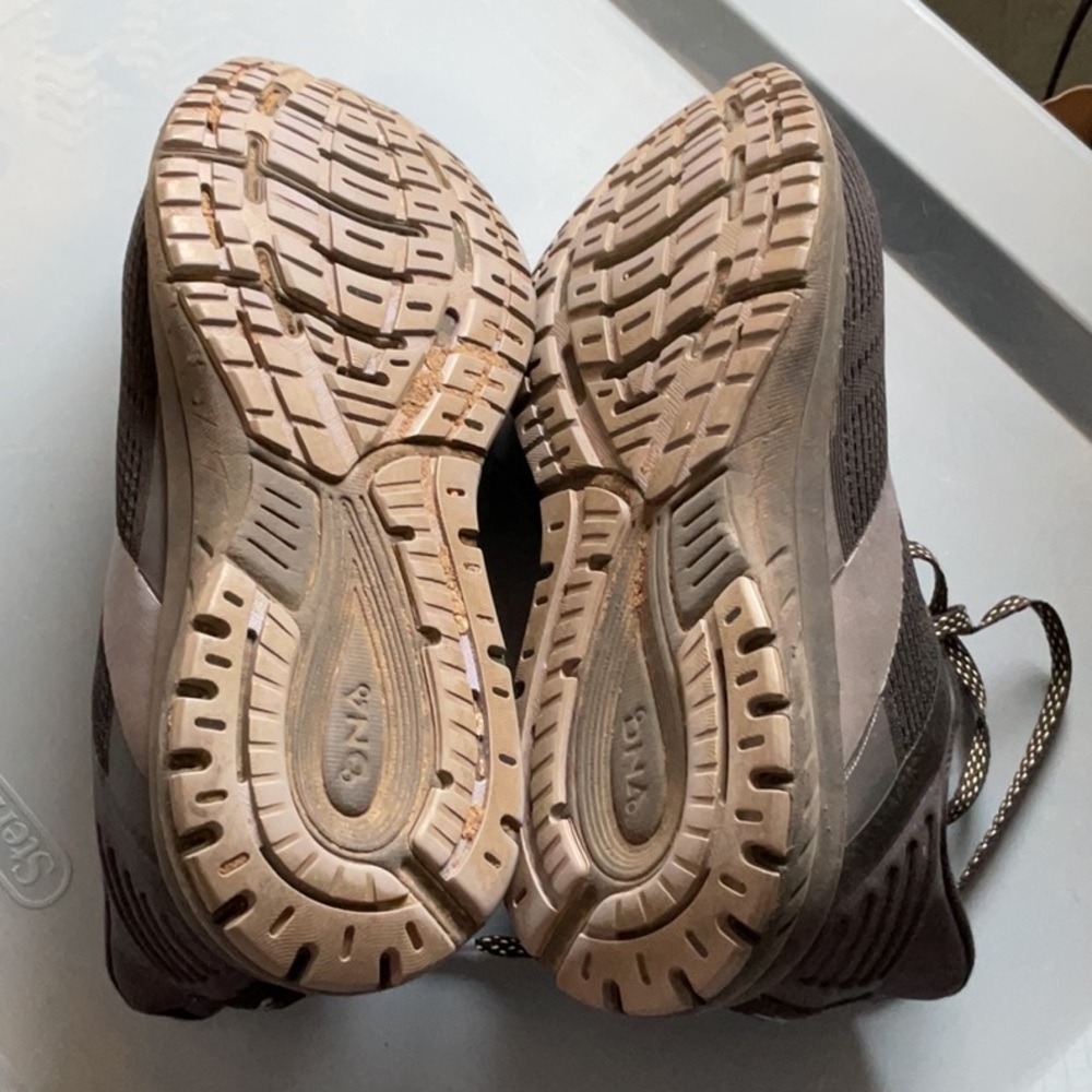 Brooks Woman’s Black and Gray Athletic Shoes - Picture 6 of 8